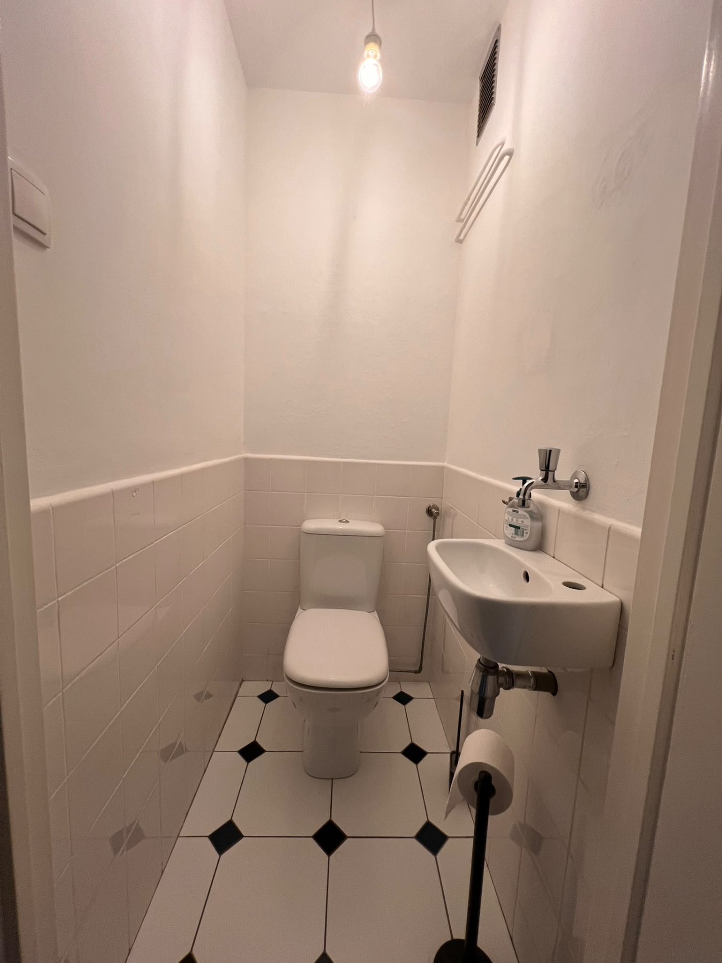 Gastentoilet — klassiek wit naar luxe marmer — voor